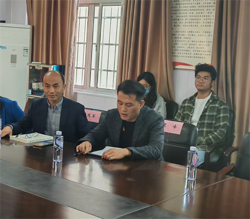 “青蓝结对，共育桃李”