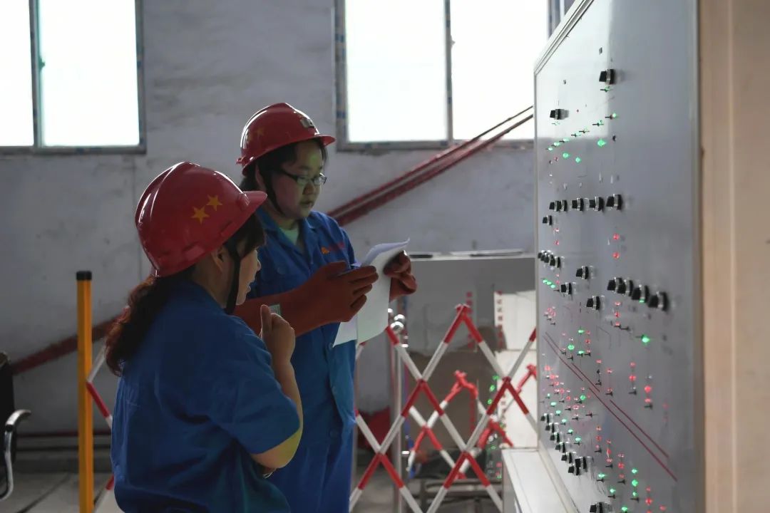 潞安化工余吾煤业公司供电一队开展高压外线电工、配电工技术比武