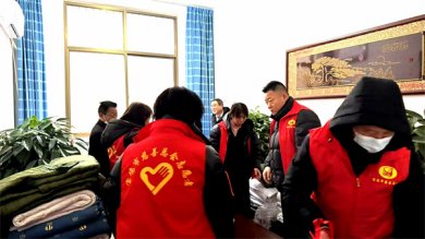 风雪无情，人间有爱一一一宝鸡市渭滨区淡家村春节献爱心寒冬送温暖活动记实